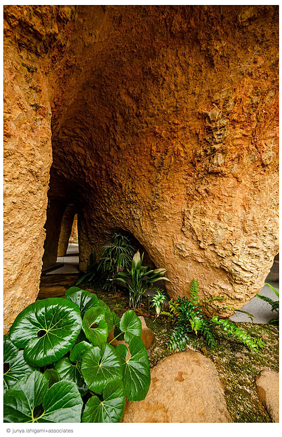 Renewal-Zone：石上纯也新作-︱-纯粹厚重的洞穴感餐厅居所_0034_图层-35.jpg