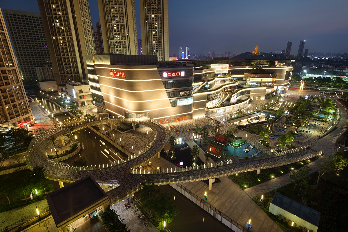 2公顷,是一个功能多样的商业综合体,拥有自然水系,开阔的公共空间,在